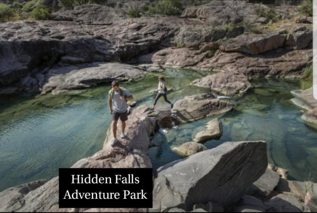 Entire 2Br 2Ba Hilltop View Home Sleeps 8 Pets 4 Acres Jacuzzi Central Ac Kingbeds Free Wifi-Parking Kitchen Washerdryer Starry Terrace Two Sunset Dining Patios Grill Stovetop Oven Fridge Onsitewoodedhiking Wildlife Coveredpatio4Pets & Birds Singing! Marble Falls Eksteriør billede