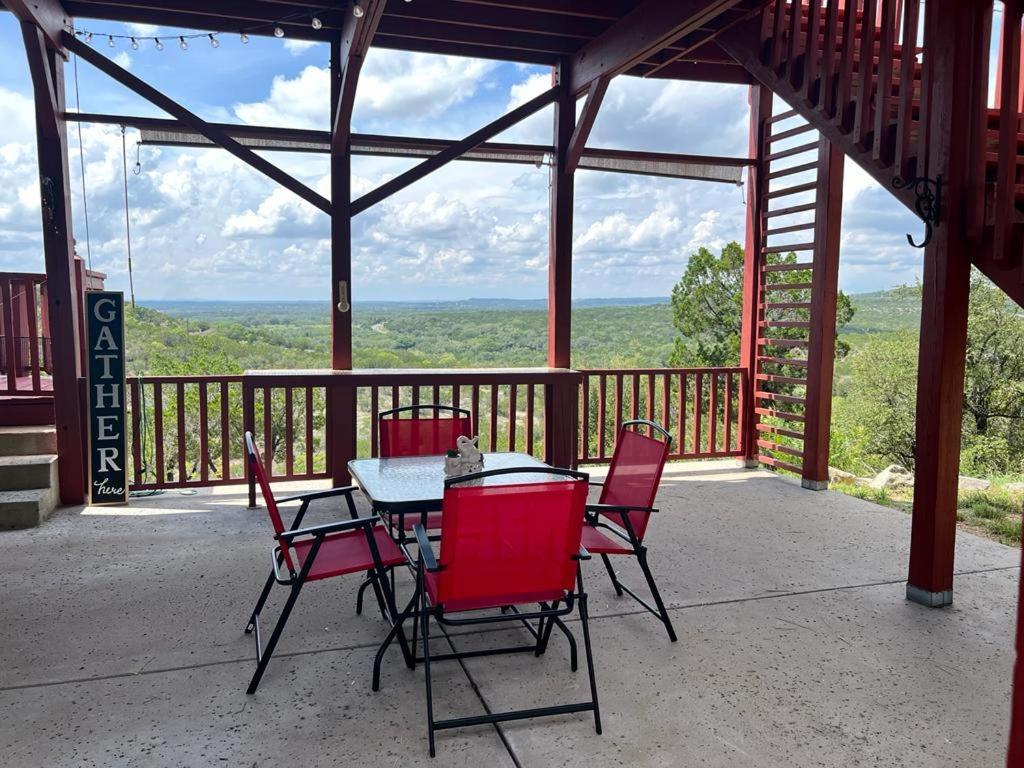 Entire 2Br 2Ba Hilltop View Home Sleeps 8 Pets 4 Acres Jacuzzi Central Ac Kingbeds Free Wifi-Parking Kitchen Washerdryer Starry Terrace Two Sunset Dining Patios Grill Stovetop Oven Fridge Onsitewoodedhiking Wildlife Coveredpatio4Pets & Birds Singing! Marble Falls Eksteriør billede