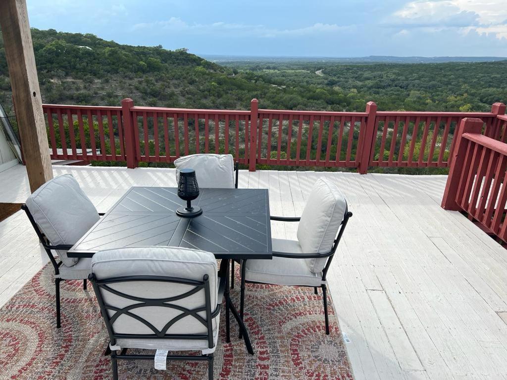 Entire 2Br 2Ba Hilltop View Home Sleeps 8 Pets 4 Acres Jacuzzi Central Ac Kingbeds Free Wifi-Parking Kitchen Washerdryer Starry Terrace Two Sunset Dining Patios Grill Stovetop Oven Fridge Onsitewoodedhiking Wildlife Coveredpatio4Pets & Birds Singing! Marble Falls Eksteriør billede