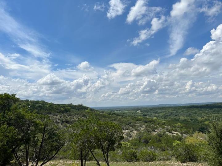 Entire 2Br 2Ba Hilltop View Home Sleeps 8 Pets 4 Acres Jacuzzi Central Ac Kingbeds Free Wifi-Parking Kitchen Washerdryer Starry Terrace Two Sunset Dining Patios Grill Stovetop Oven Fridge Onsitewoodedhiking Wildlife Coveredpatio4Pets & Birds Singing! Marble Falls Eksteriør billede