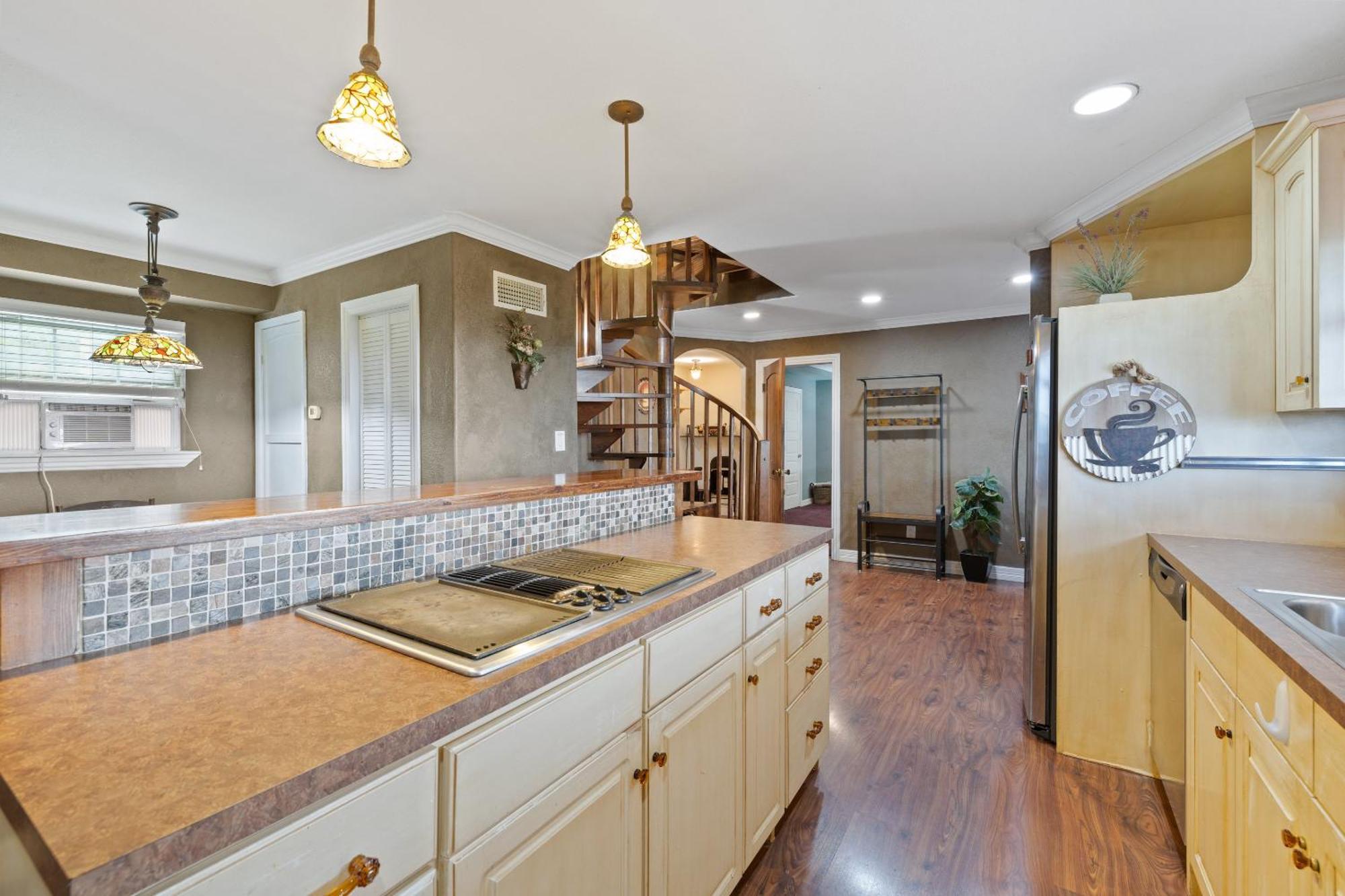 Entire 2Br 2Ba Hilltop View Home Sleeps 8 Pets 4 Acres Jacuzzi Central Ac Kingbeds Free Wifi-Parking Kitchen Washerdryer Starry Terrace Two Sunset Dining Patios Grill Stovetop Oven Fridge Onsitewoodedhiking Wildlife Coveredpatio4Pets & Birds Singing! Marble Falls Eksteriør billede