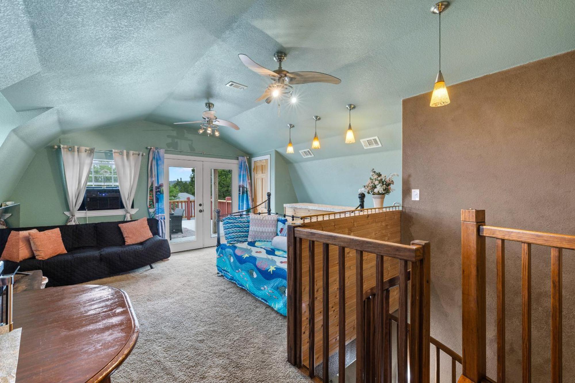 Entire 2Br 2Ba Hilltop View Home Sleeps 8 Pets 4 Acres Jacuzzi Central Ac Kingbeds Free Wifi-Parking Kitchen Washerdryer Starry Terrace Two Sunset Dining Patios Grill Stovetop Oven Fridge Onsitewoodedhiking Wildlife Coveredpatio4Pets & Birds Singing! Marble Falls Eksteriør billede